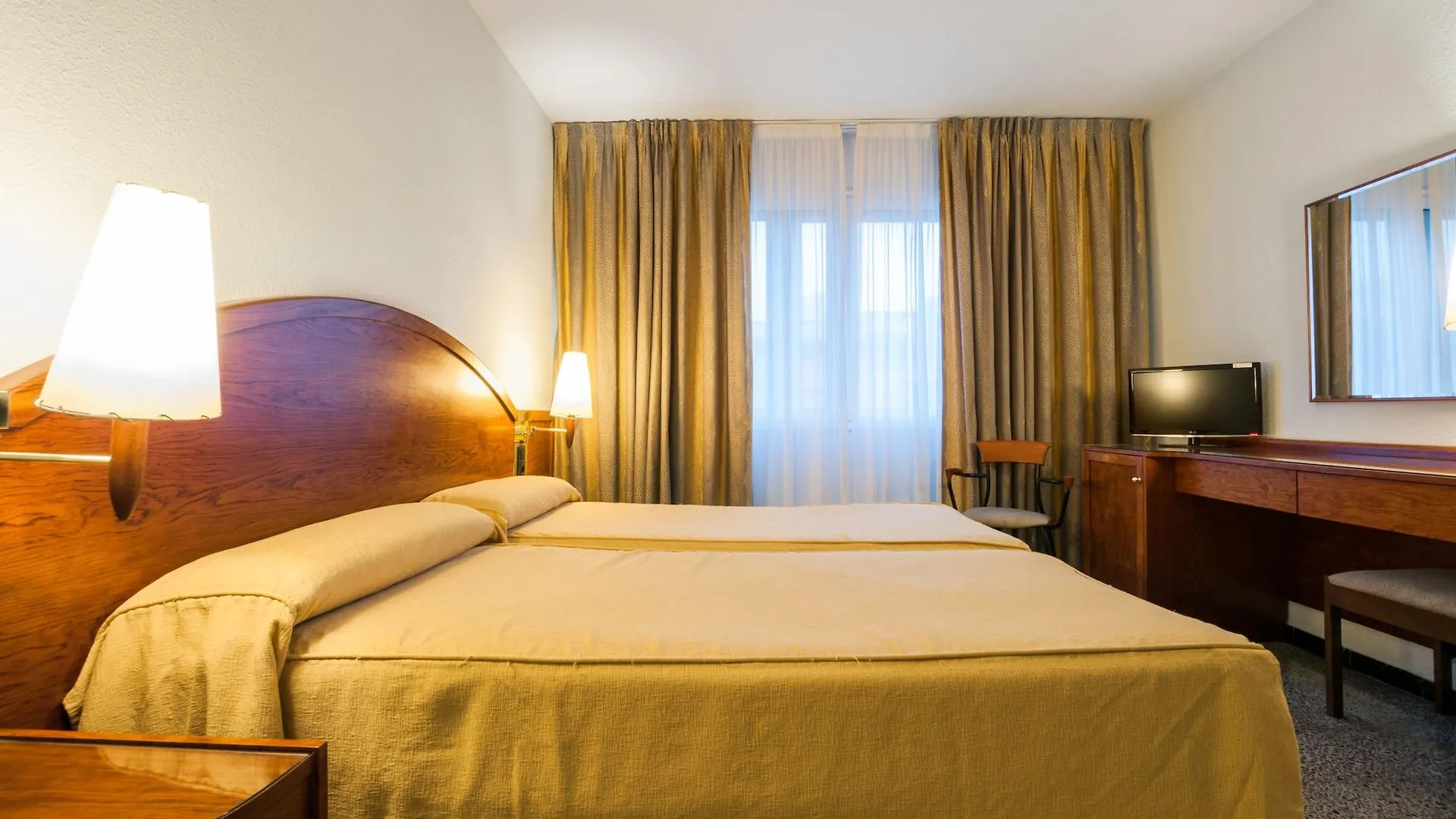 Hotel Gaudi Reus 3*,  Spanien
