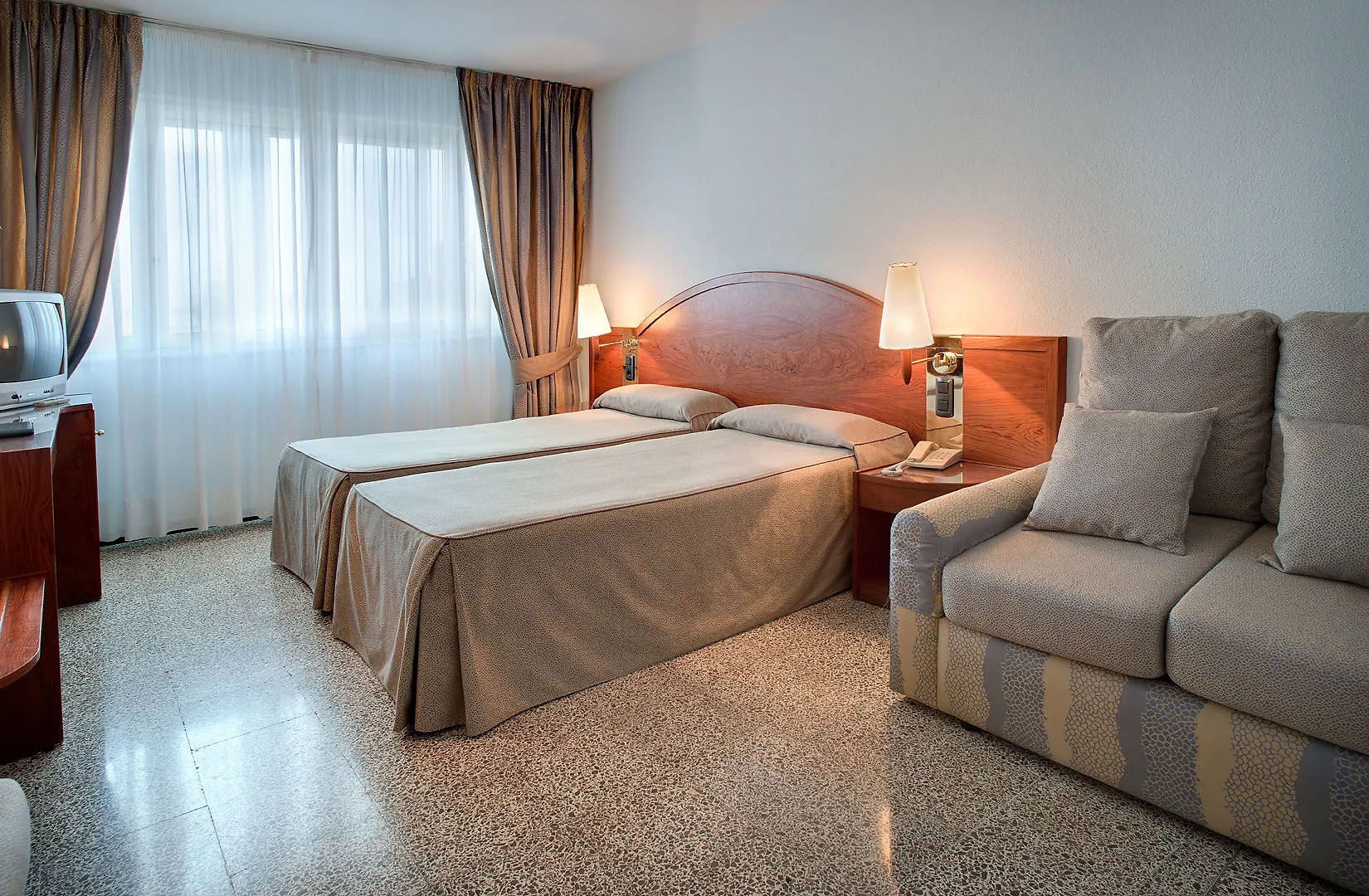 Hotel Gaudi Reus 3*,  Spanien